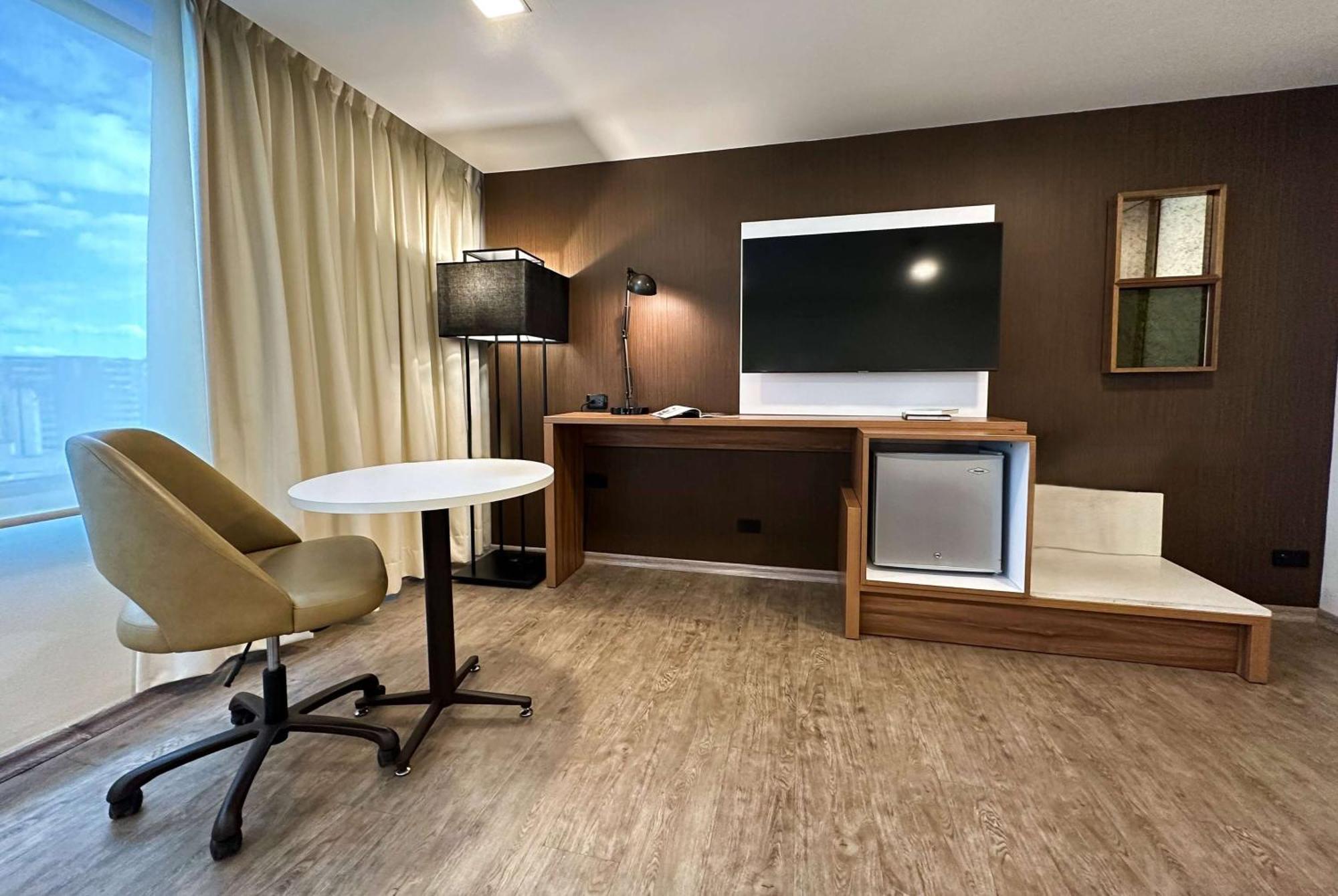 Hotel Wyndham Garden Quito Exterior foto